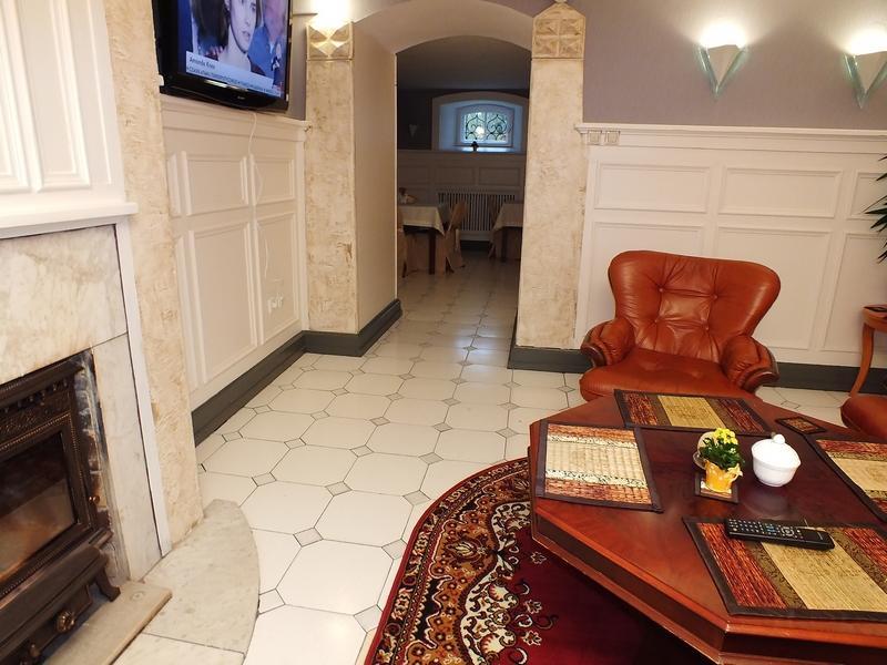 فندق Dom Pracy Tworczej Goluchow المظهر الخارجي الصورة